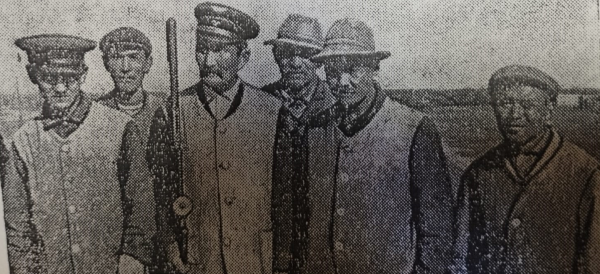 Крайний справа - отец будущего акима Ж.Елеусизов..png Крайний справа - отец будущего акима Ж.Елеусизов..png